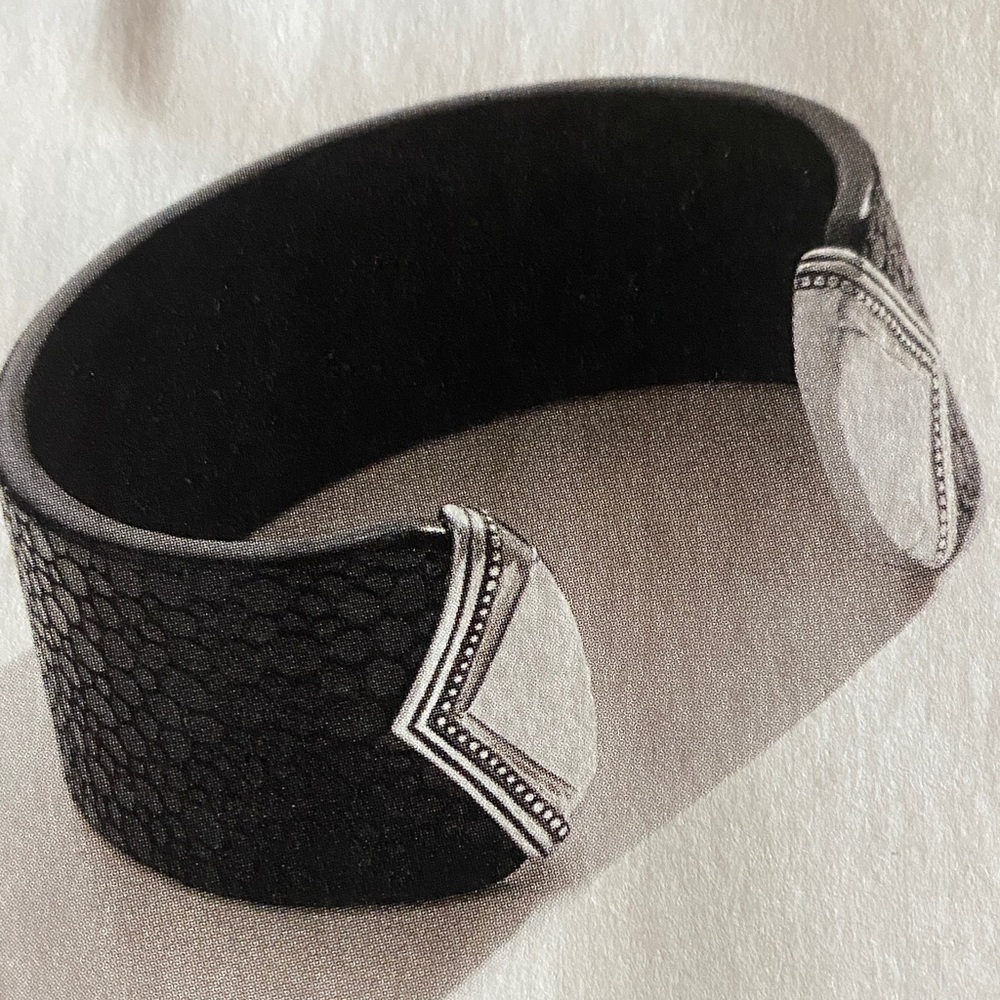 SILPADA -STING RAY CUFF B3222